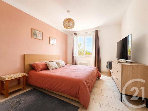 Appartement F4 à vendre  4 pièces - 82 m 2   COGOLIN  - 83