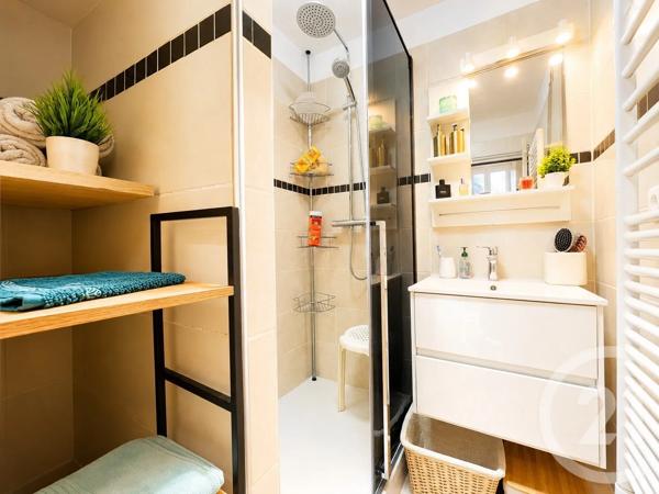 Appartement F4 à vendre  4 pièces - 82 m 2   COGOLIN  - 83