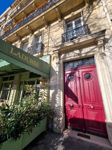 Exceptionnel Appartement F4 traversant face aux jardins du Luxembourg disposant de 3 chambres