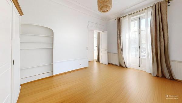 Exceptionnel Appartement F4 traversant face aux jardins du Luxembourg disposant de 3 chambres