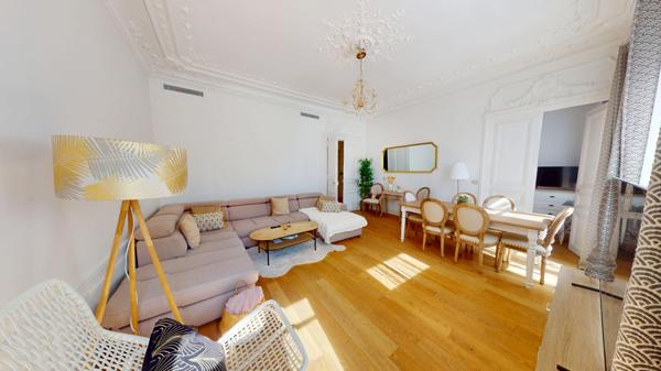Exceptionnel Appartement F4 traversant face aux jardins du Luxembourg disposant de 3 chambres