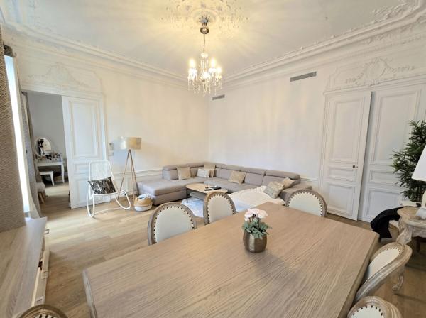 Exceptionnel Appartement F4 traversant face aux jardins du Luxembourg disposant de 3 chambres