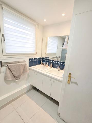 Exceptionnel Appartement F4 traversant face aux jardins du Luxembourg disposant de 3 chambres