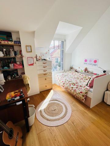 Versailles Porchefontaine maison 7 pièces 206 m² au sol (159 m² habitables) avec jardin clos et garage €1 250 000 ** - Référence 25475