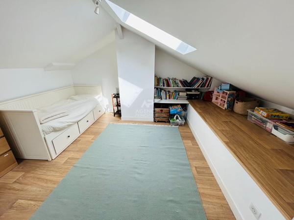 Versailles Porchefontaine maison 7 pièces 206 m² au sol (159 m² habitables) avec jardin clos et garage €1 250 000 ** - Référence 25475