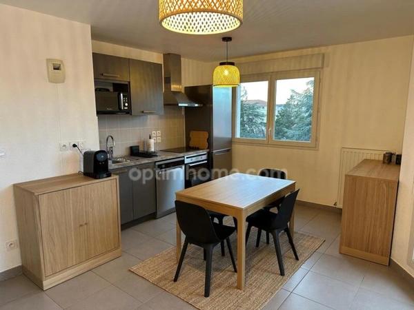 Tassin-la-Demi-Lune – 3 pièces avec balcon, garage et cave – étage élevé – DPE C