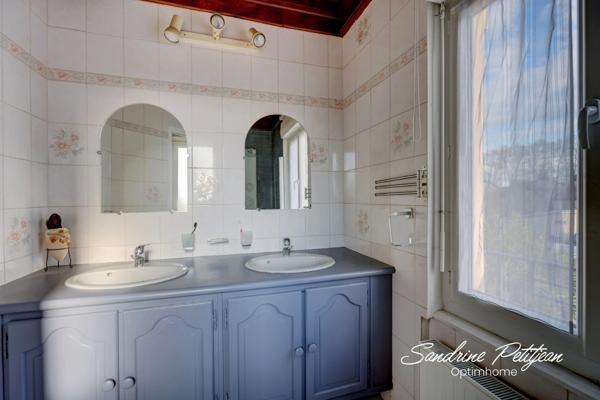 A vendre maison 94 m² - 5 pièces - parcelle 469 m² - Vaulx en Velin Secteur Rize