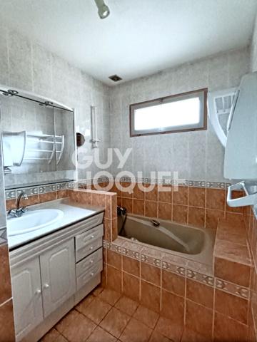 Villa de plain-pied avec studio indépendant et piscine - 221 m² - Caumont sur Durance