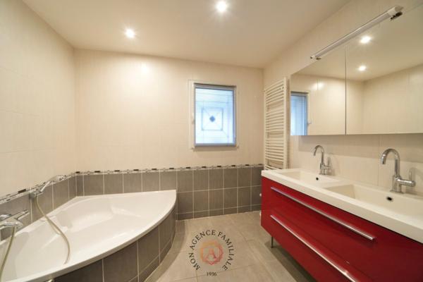 Maison
                                                                                                                                                                                                                                                                                                                        4 pièce(s)                                                                                                                                                                                                          3 chambre(s)                                                                                                                                                                                                          130  m²