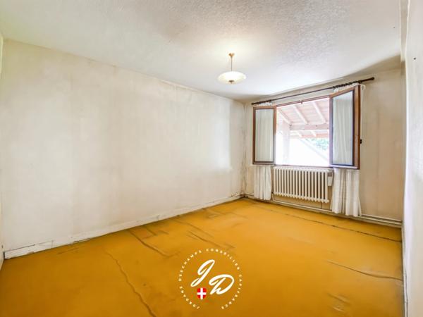 Authentique maison de village – 75 m² à réinventer – Environnement calme et recherché à Culoz