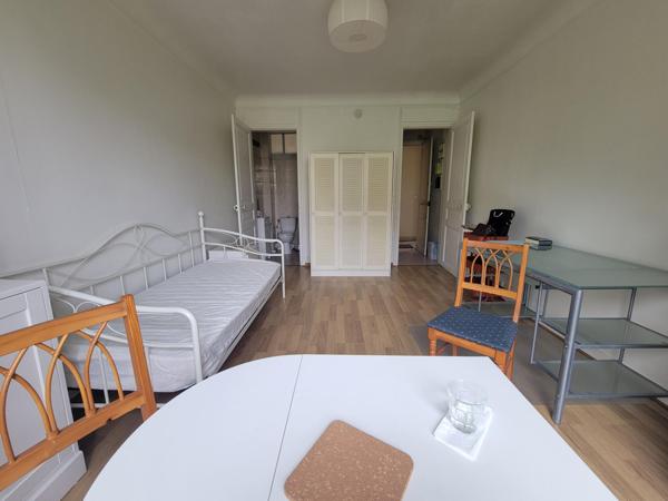 Studio avec une vue entièrement dégagée