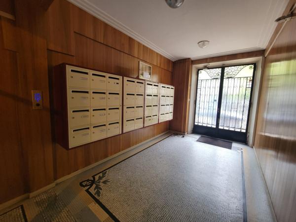 Studio avec une vue entièrement dégagée