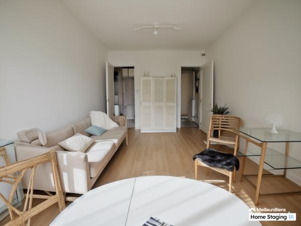 Studio avec une vue entièrement dégagée