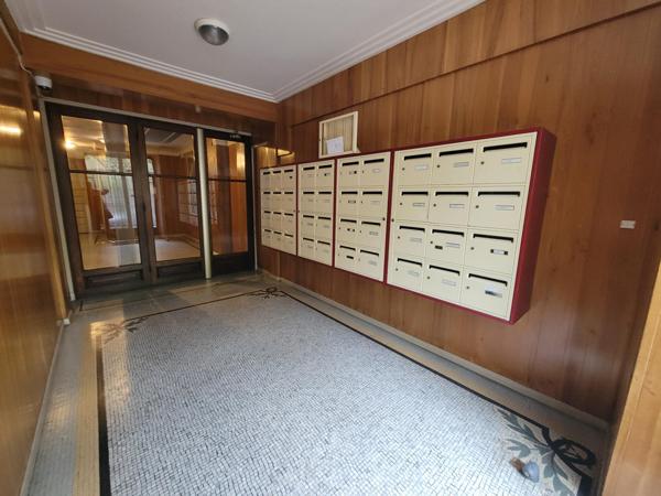 Studio avec une vue entièrement dégagée