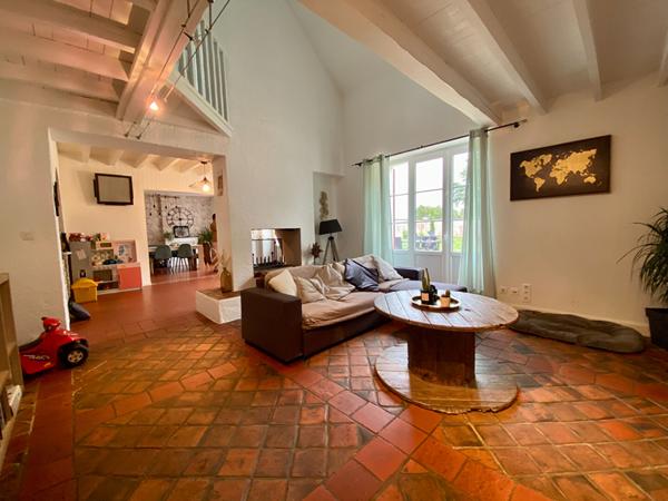 Maison ancienne avec dépendances