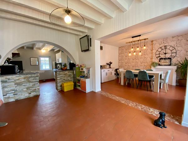 Maison ancienne avec dépendances