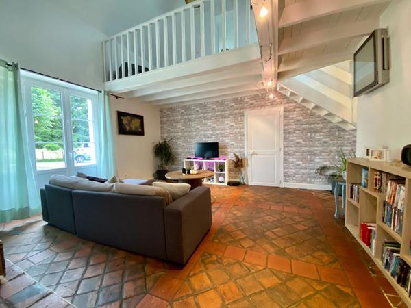 Maison ancienne avec dépendances