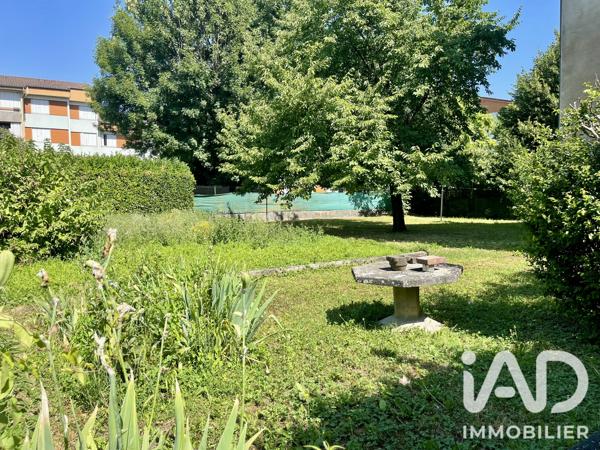 Maison à vendre 10 pièces 250 m² Saint-Martin-d'Hères
