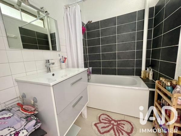 Maison à vendre 10 pièces 250 m² Saint-Martin-d'Hères