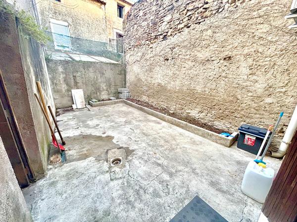 Saint Andre De Sangonis, Maison de village R+1 avec cour