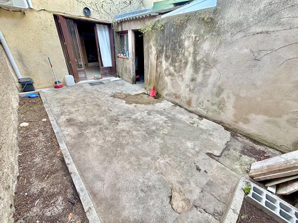 Saint Andre De Sangonis, Maison de village R+1 avec cour