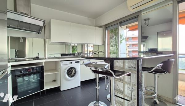 Résidence « Les Belles Terres »
Grand STUDIO avec terrasse, vue mer et possibilité garage.