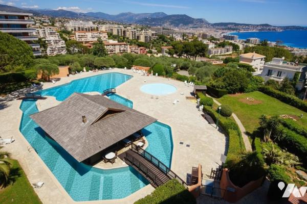Résidence « Les Belles Terres »
Grand STUDIO avec terrasse, vue mer et possibilité garage.