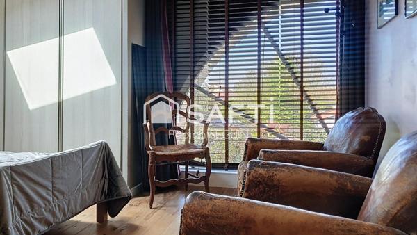 Longère intégralement rénovée, avec goût et matériaux nobles !