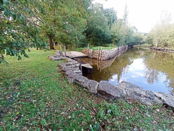 Maison familiale avec accès au canal