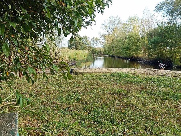 Maison familiale avec accès au canal