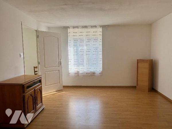 Idéal premier achat ou investissement 

Ensemble en pierres composé de plusieurs bâtiments, o...