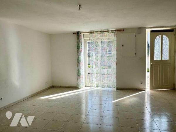 Idéal premier achat ou investissement 

Ensemble en pierres composé de plusieurs bâtiments, o...