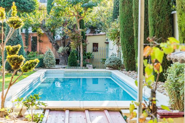 Magnifique Maison de Maître, idéalement située 
habitation principale + 2 appartements