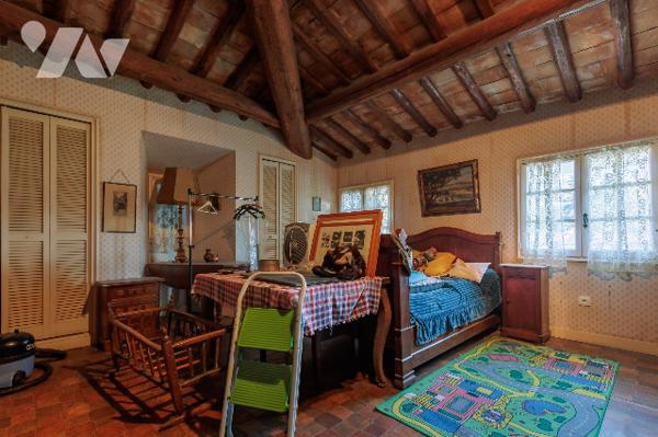 Magnifique Maison de Maître, idéalement située 
habitation principale + 2 appartements