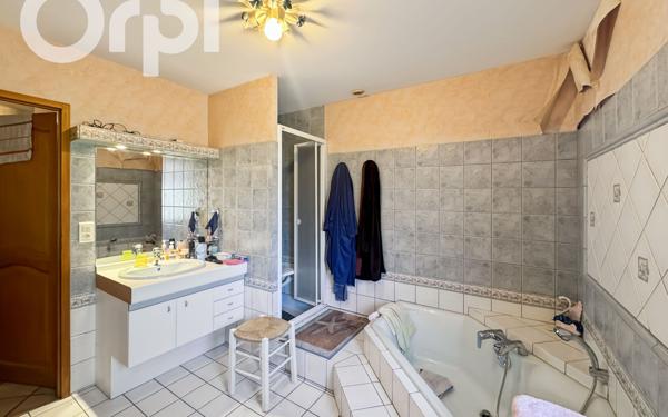 Maison à vendre    4 pièces •  Meyras