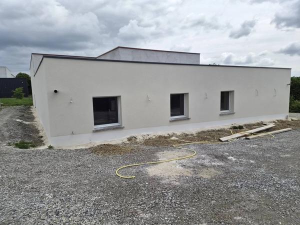 ENTREPOT DE 300 M2 dont 100 m2 DE BUREAUX