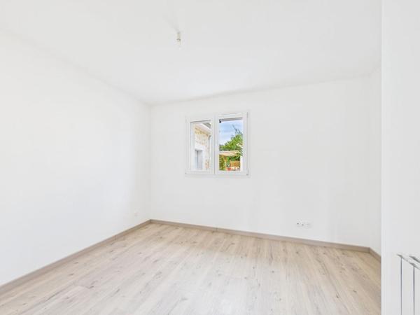 Maison neuve plain pied de 113 m2 à St Sauvant , 3 chambres , terrain de 741 m2 , garage