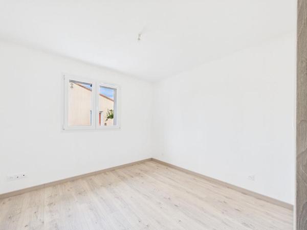 Maison neuve plain pied de 113 m2 à St Sauvant , 3 chambres , terrain de 741 m2 , garage