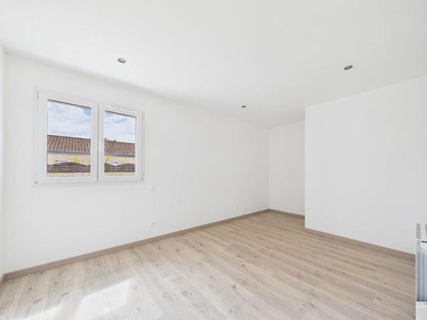Maison neuve plain pied de 113 m2 à St Sauvant , 3 chambres , terrain de 741 m2 , garage