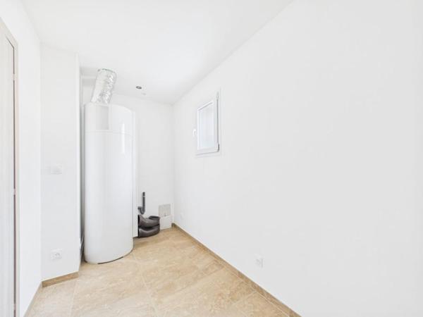 Maison neuve plain pied de 113 m2 à St Sauvant , 3 chambres , terrain de 741 m2 , garage