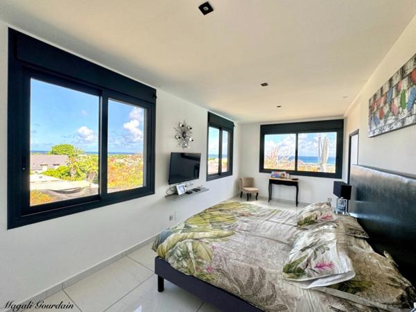 A VENDRE - PROPRIETE D'EXCEPTION AVEC VUE MER IMPRENABLE & STUDIO ATTENANT - SAINTE ANNE