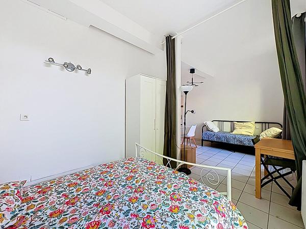 Appartement Avignon intramuros 2 pièces, 1er étage, grande terrasse