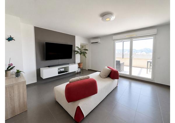 Appartement 4 pièces, Palais Omnisports, Toit terrasse au 8ème Etage  86m² Meublé