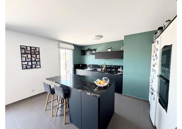 Appartement 4 pièces, Palais Omnisports, Toit terrasse au 8ème Etage  86m² Meublé