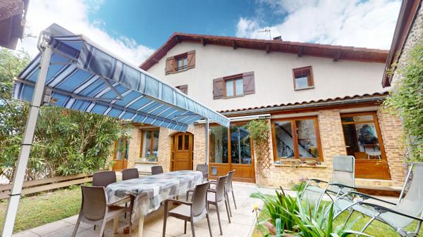 Maison de 248m2 avec Grange / Garage à EYBENS