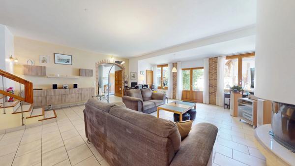 Maison de 248m2 avec Grange / Garage à EYBENS