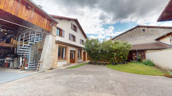 Maison de 248m2 avec Grange / Garage à EYBENS