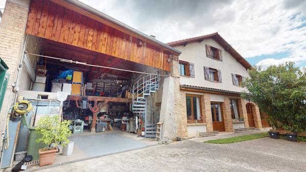 Maison de 248m2 avec Grange / Garage à EYBENS