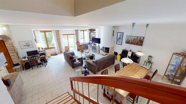 Maison de 248m2 avec Grange / Garage à EYBENS
