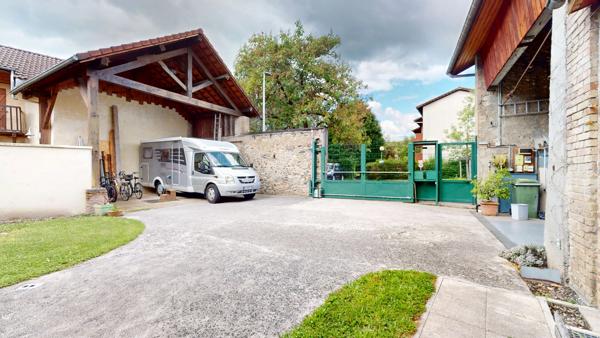 Maison de 248m2 avec Grange / Garage à EYBENS